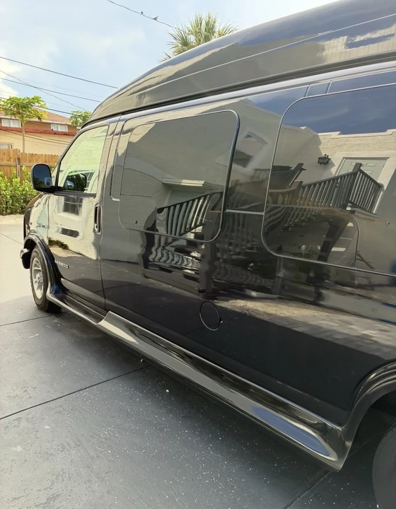 2002 GMC Savana - Image 9 of 16