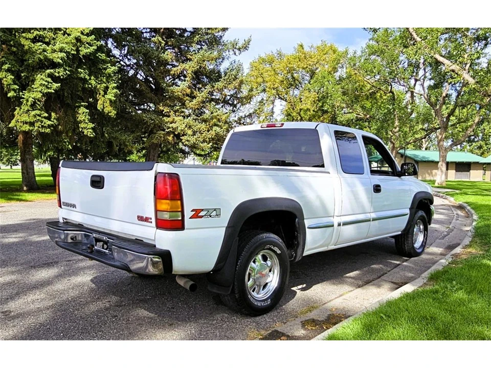 2002 GMC Sierra 2nd Gen - Image 5 of 31