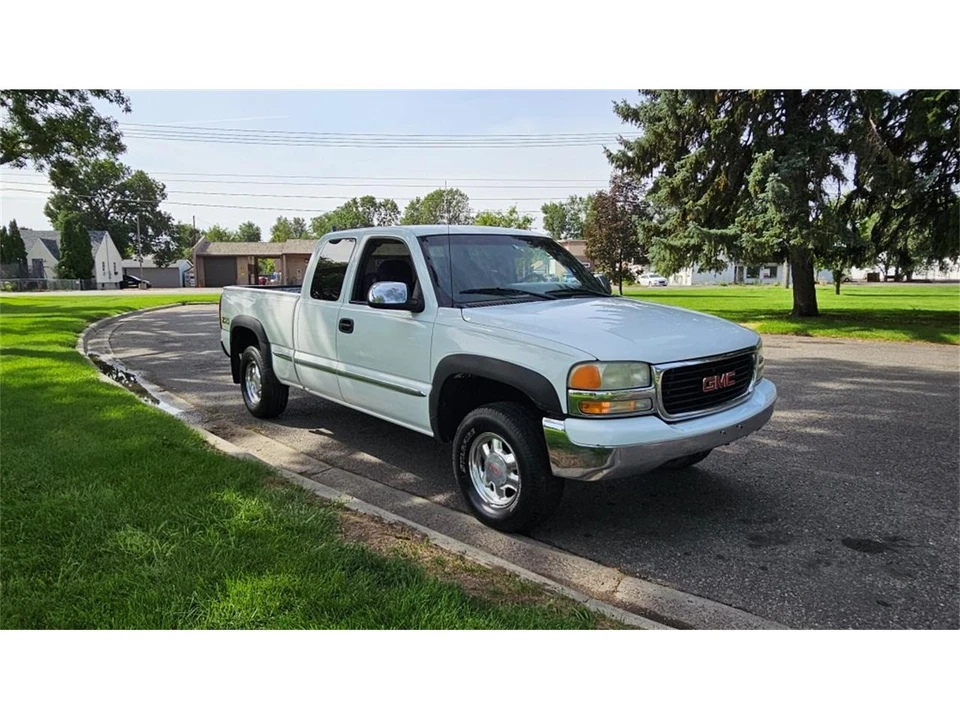 2002 GMC Sierra 2nd Gen - Image 7 of 31