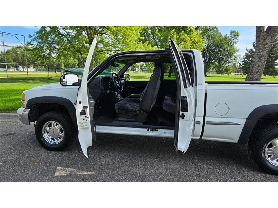 2002 GMC Sierra 2nd Gen - Image 9 of 31