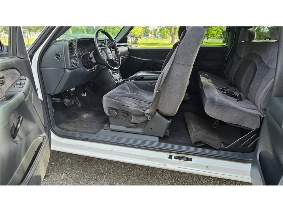 2002 GMC Sierra 2nd Gen - Image 10 of 31