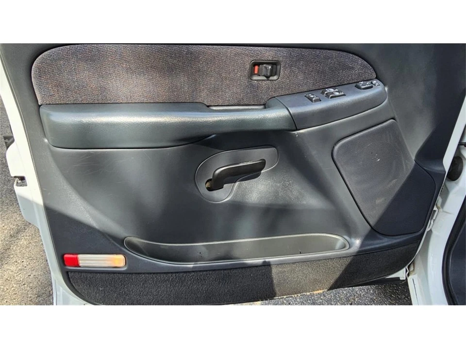 2002 GMC Sierra 2nd Gen - Image 11 of 31