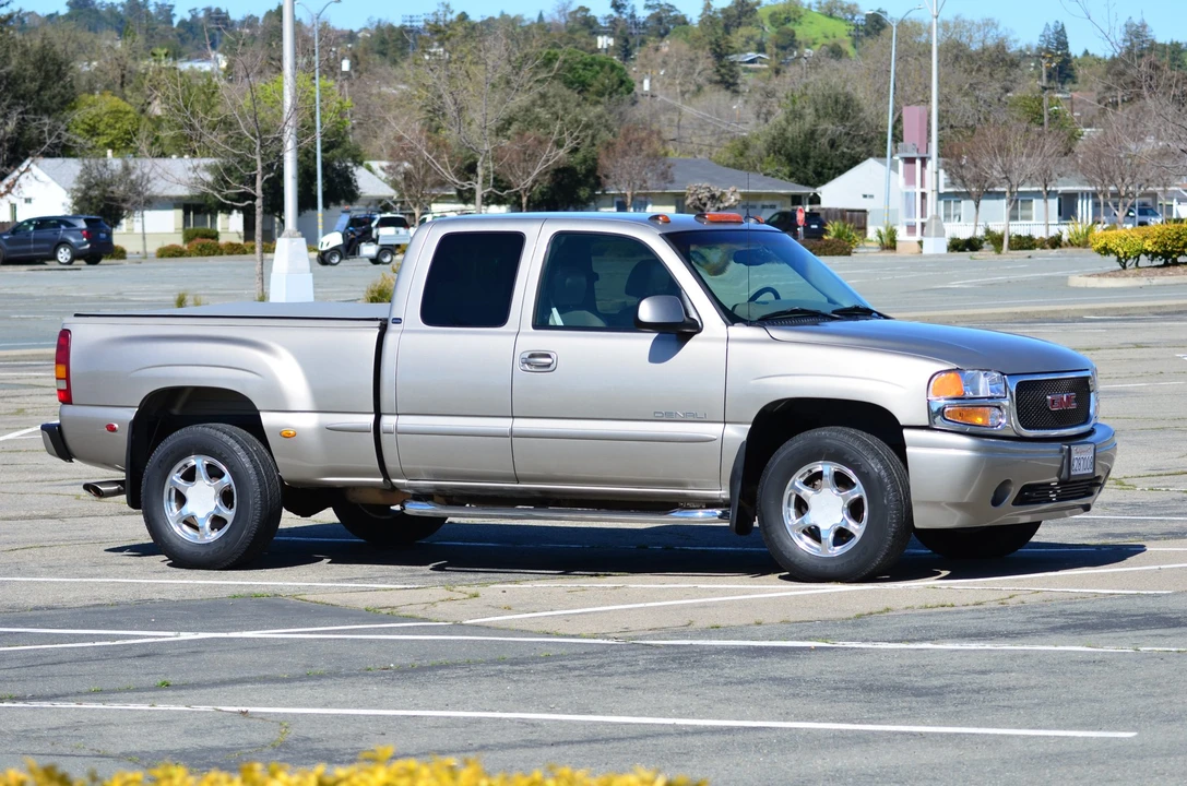 2002 GMC Sierra 2nd Gen - Image 4 of 31