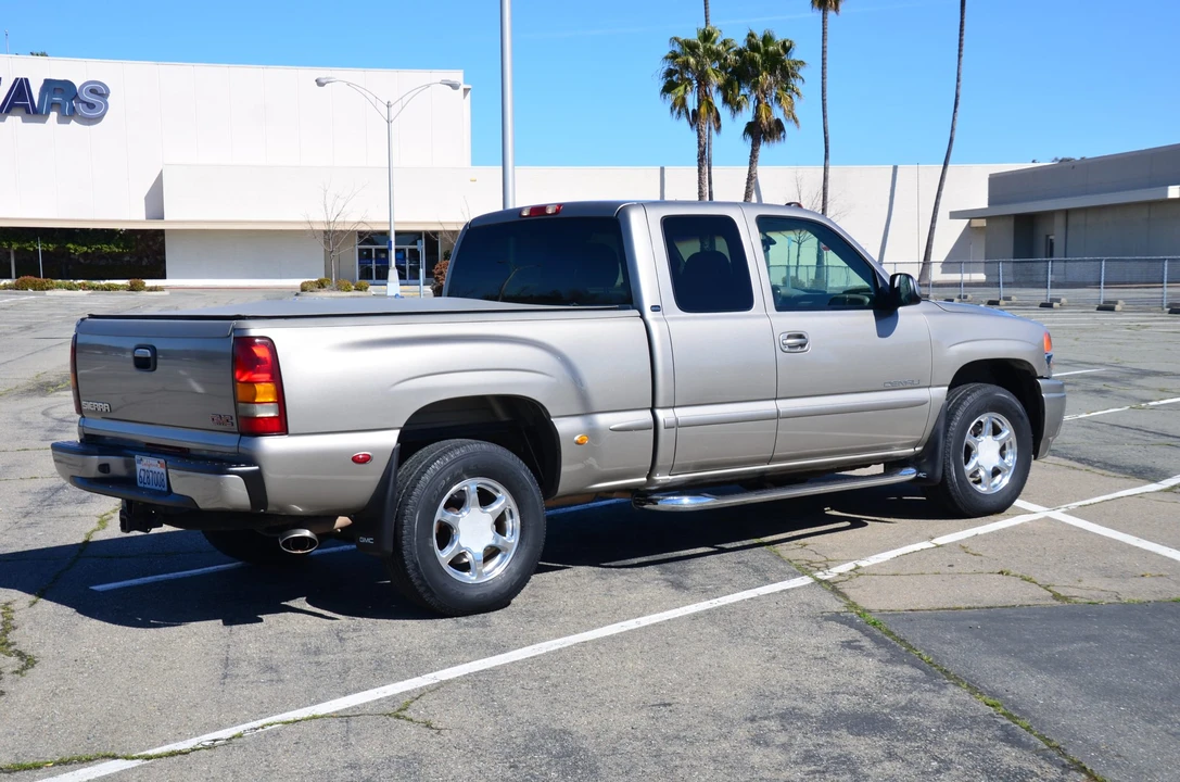2002 GMC Sierra 2nd Gen - Image 7 of 31