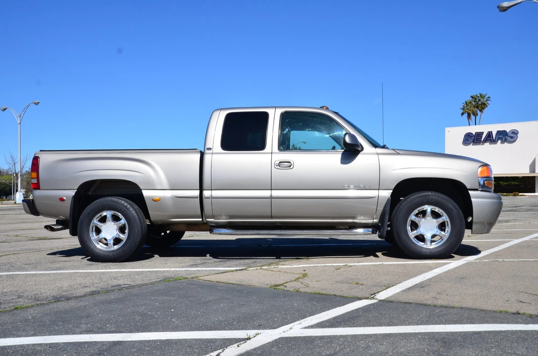 2002 GMC Sierra 2nd Gen - Image 5 of 31