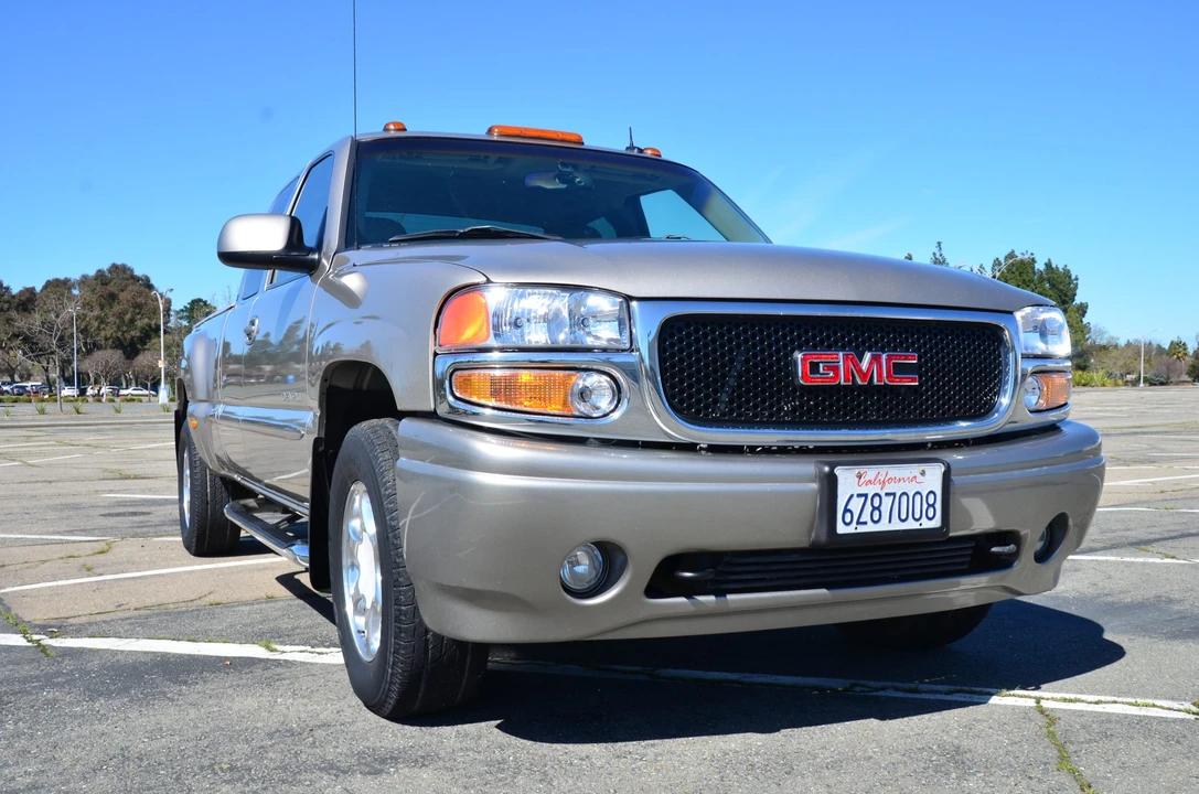 2002 GMC Sierra 2nd Gen - Image 3 of 31