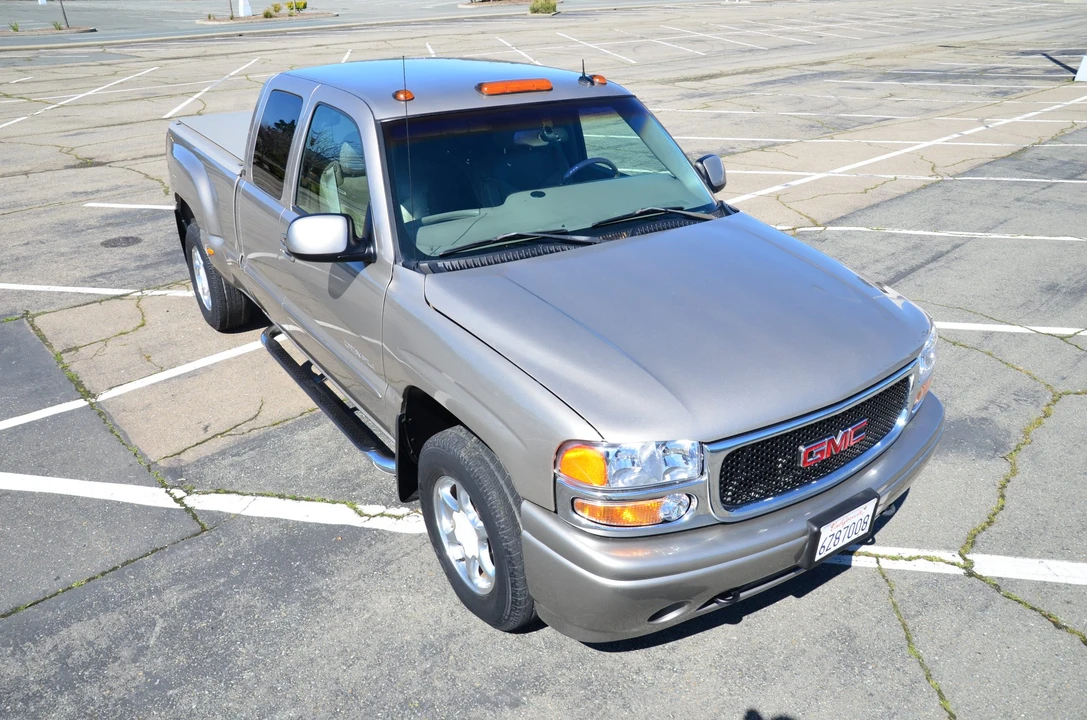 2002 GMC Sierra 2nd Gen - Image 2 of 31