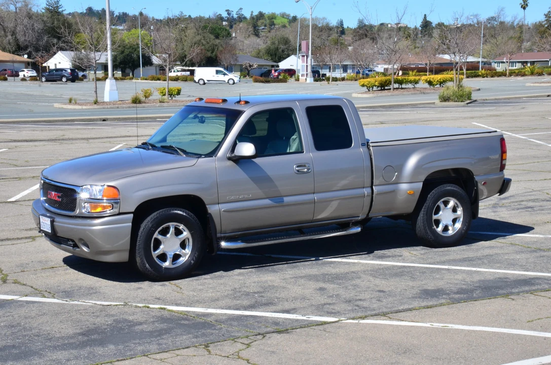 2002 GMC Sierra 2nd Gen - Image 11 of 31