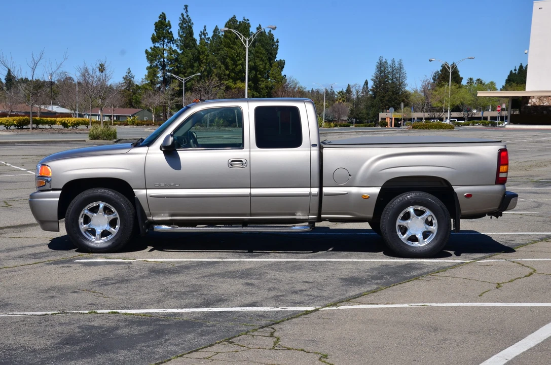 2002 GMC Sierra 2nd Gen - Image 10 of 31