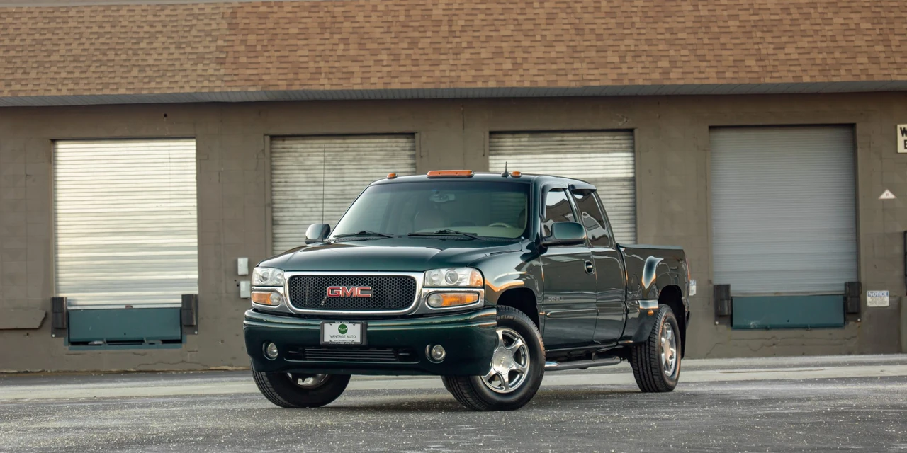 2002 GMC Sierra 2nd Gen - Image 2 of 31