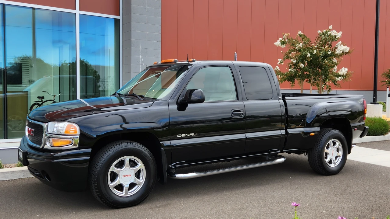 2002 GMC Sierra 2nd Gen - Image 3 of 31