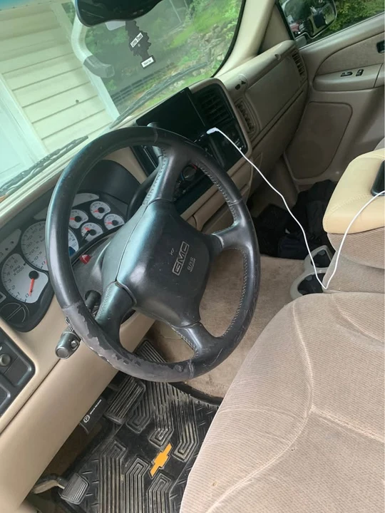 2002 GMC Sierra - Image 2 of 7