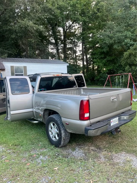 2002 GMC Sierra 2nd Gen - Image 4 of 5