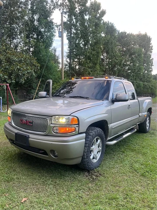 2002 GMC Sierra 2nd Gen - Image 3 of 5