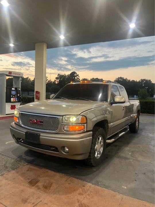 2002 GMC Sierra 2nd Gen - Image 2 of 5