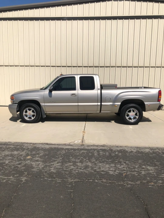 2002 GMC Sierra 2nd Gen - Image 3 of 17