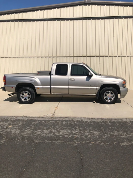 2002 GMC Sierra 2nd Gen - Image 11 of 17