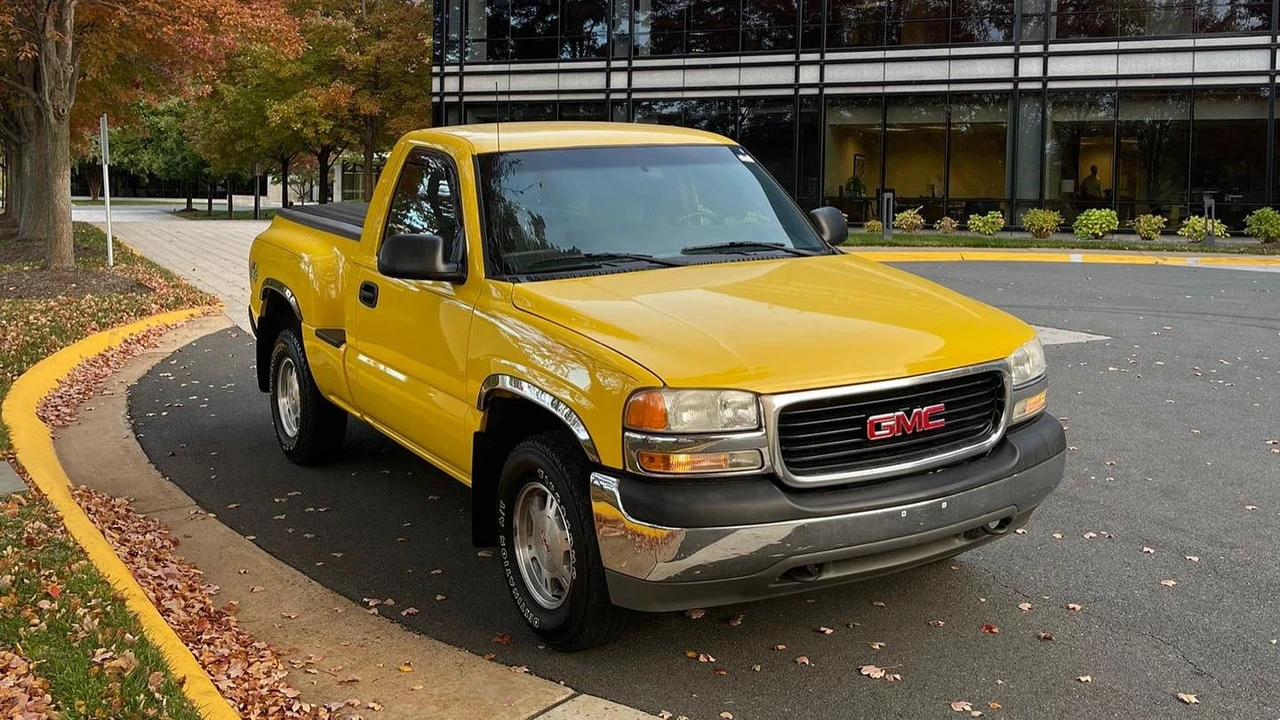 2002 GMC Sierra 2nd Gen - Image 9 of 9