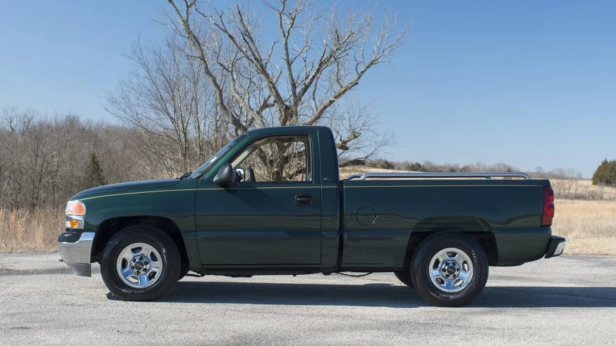 2002 GMC Sierra 2nd Gen - Image 2 of 12