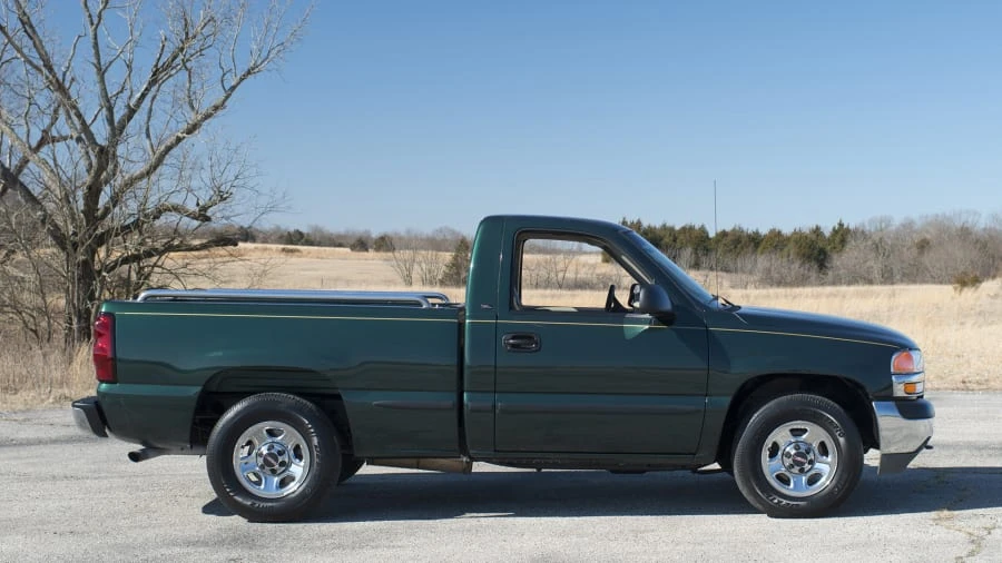 2002 GMC Sierra 2nd Gen - Image 11 of 12
