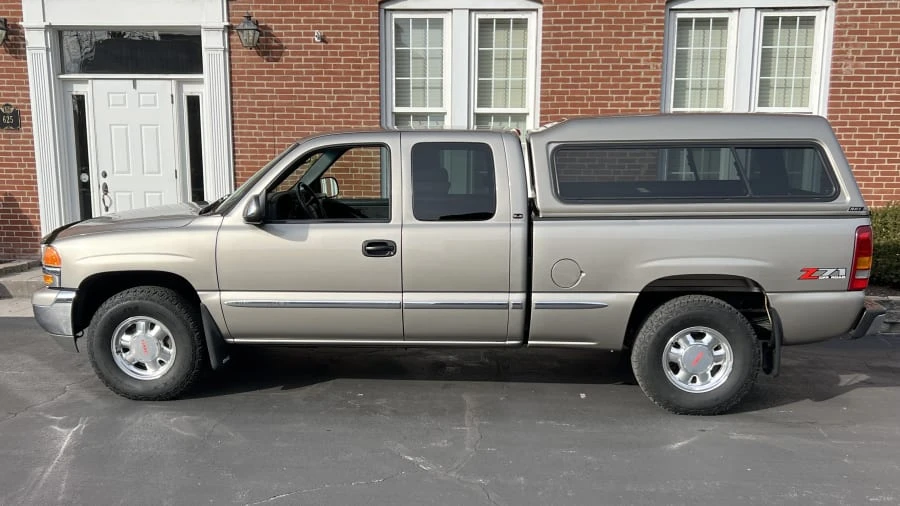 2002 GMC Sierra 2nd Gen - Image 2 of 11