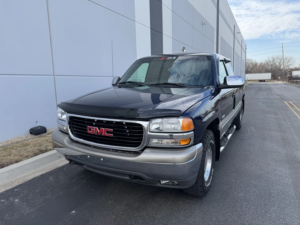 2002 GMC Sierra 2nd Gen - Image 2 of 31