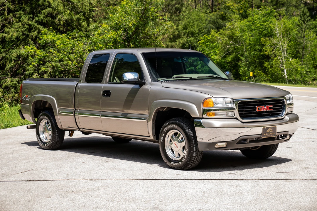 2002 GMC Sierra 2nd Gen - Image 3 of 31