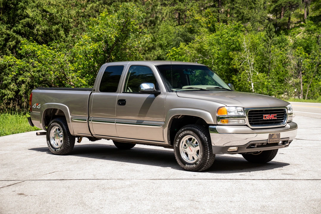 2002 GMC Sierra 2nd Gen - Image 2 of 31