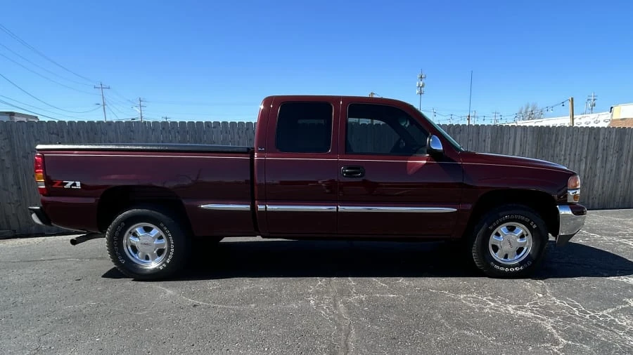 2002 GMC Sierra 2nd Gen - Image 2 of 12