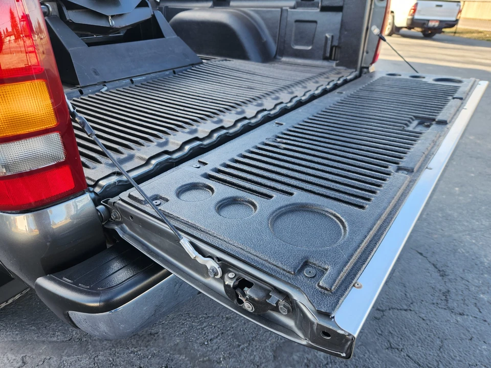 2002 GMC Sierra 1st Gen - Image 29 of 31