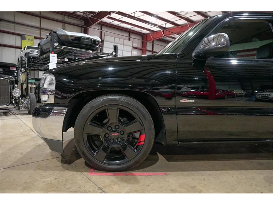 2002 GMC Sierra 1st Gen - Image 3 of 31