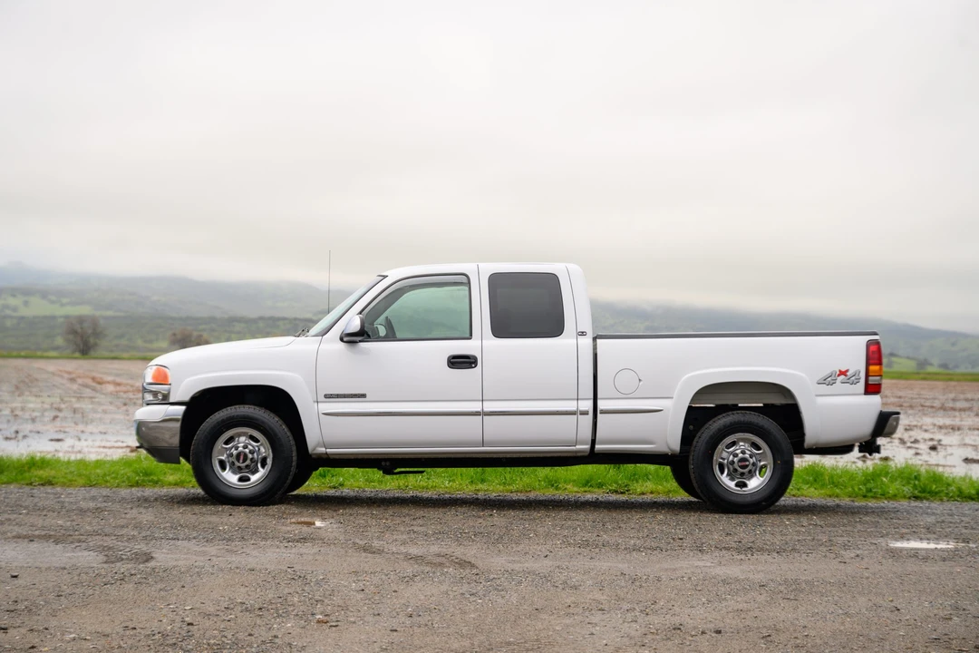 2002 GMC Sierra Heavy Duty 2nd Gen - Image 4 of 31