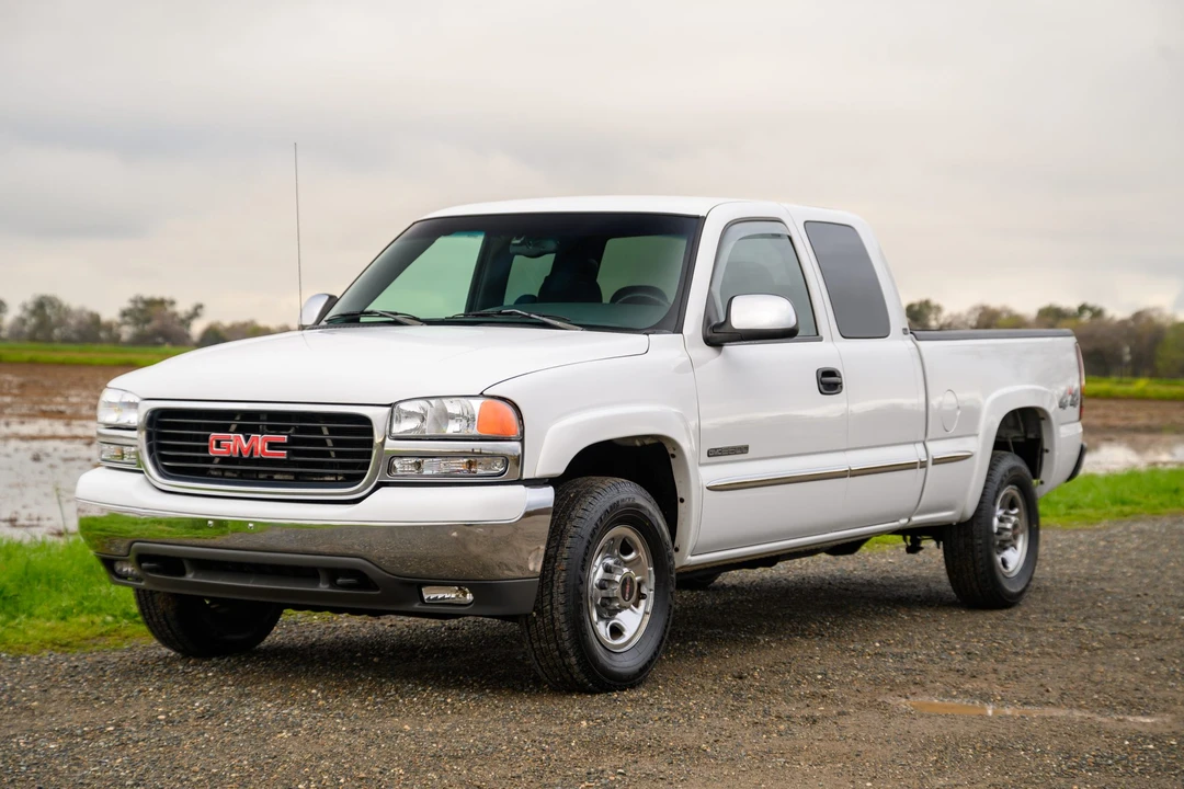2002 GMC Sierra Heavy Duty 2nd Gen - Image 2 of 31