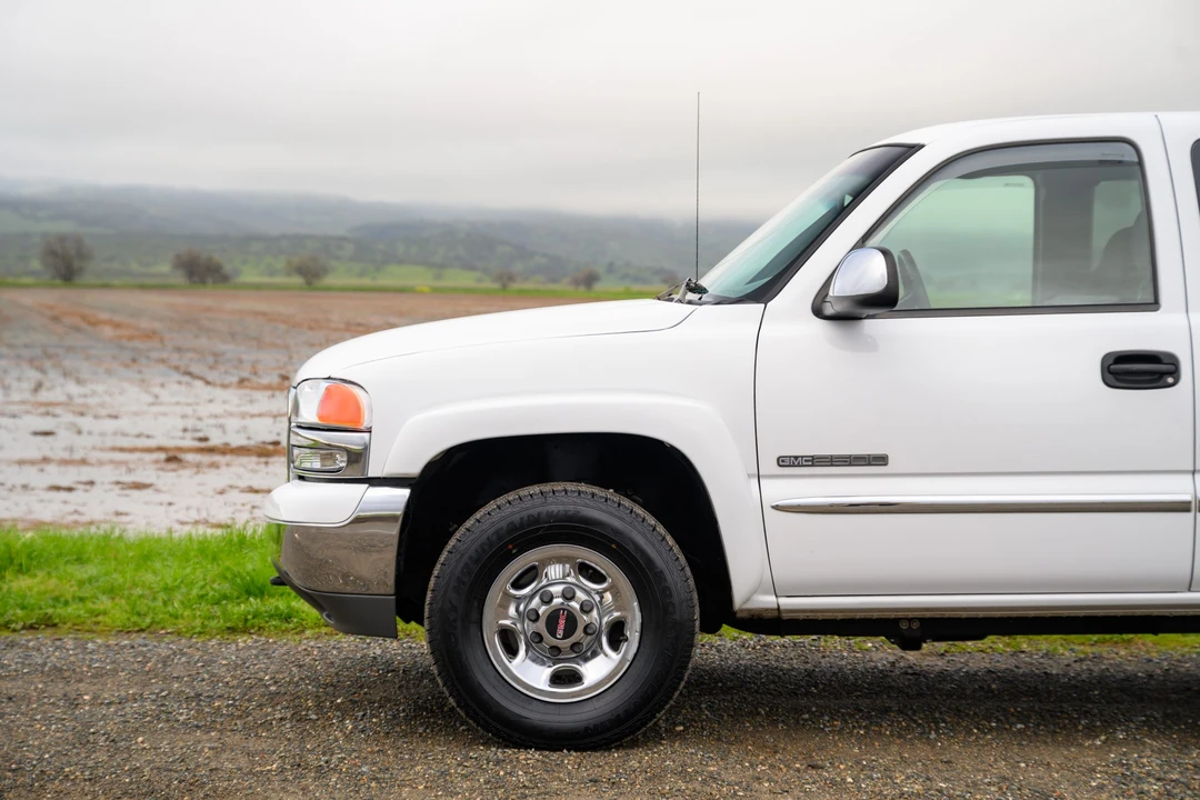 2002 GMC Sierra Heavy Duty 2nd Gen - Image 25 of 31