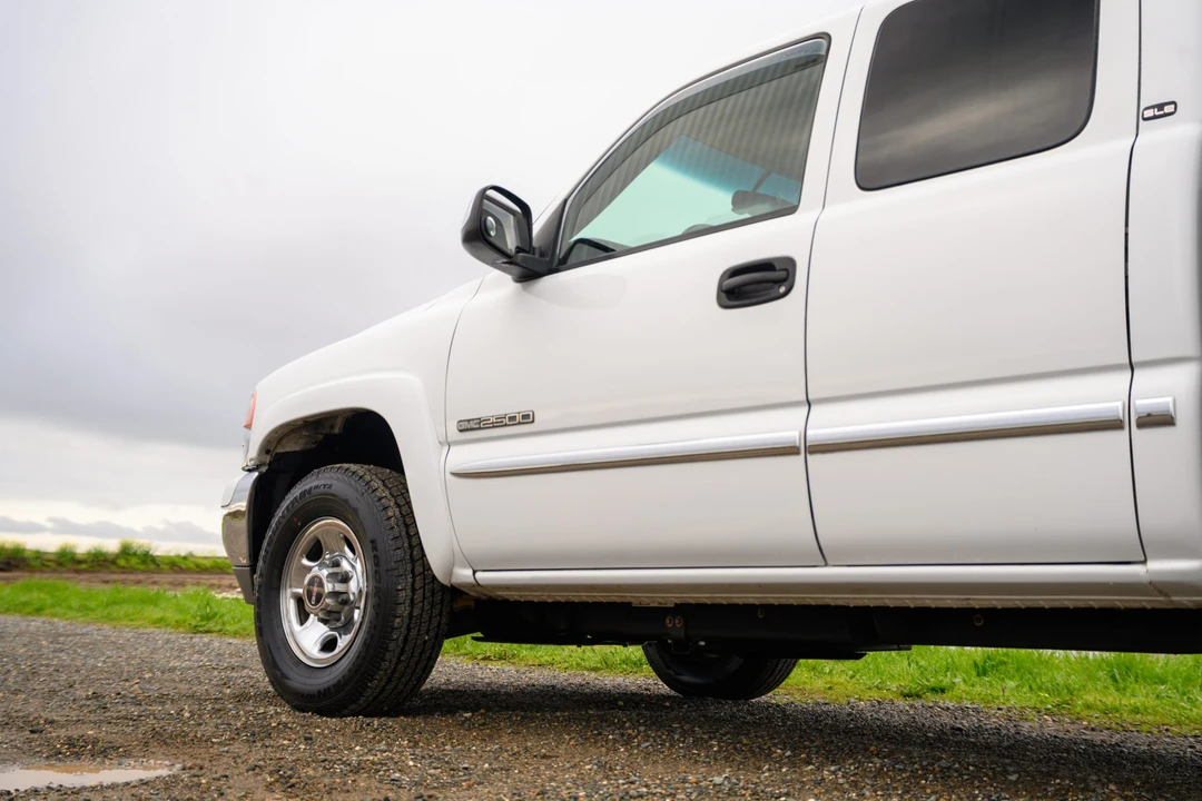 2002 GMC Sierra Heavy Duty 2nd Gen - Image 28 of 31
