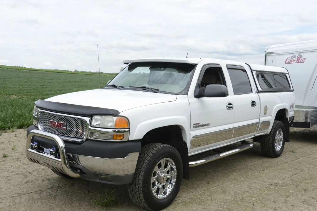 2002 GMC Sierra Heavy Duty 2nd Gen - Image 2 of 31