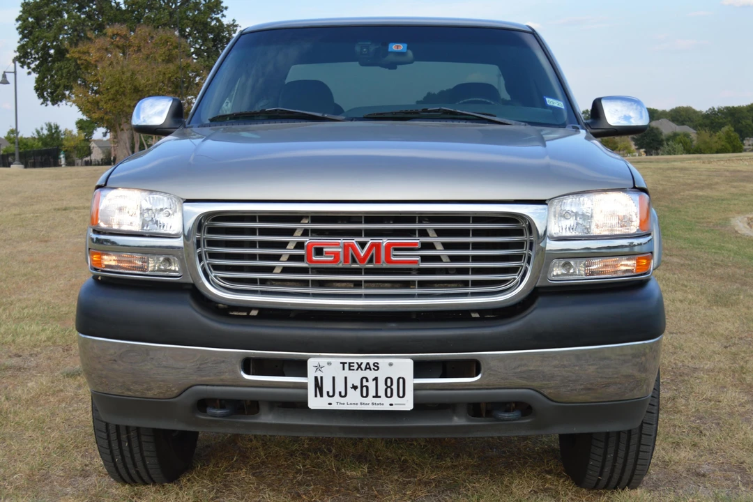2002 GMC Sierra Heavy Duty 2nd Gen - Image 2 of 8