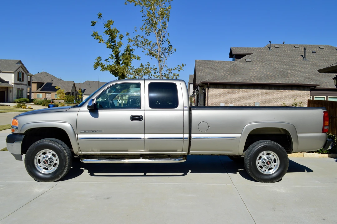 2002 GMC Sierra Heavy Duty 2nd Gen - Image 3 of 8