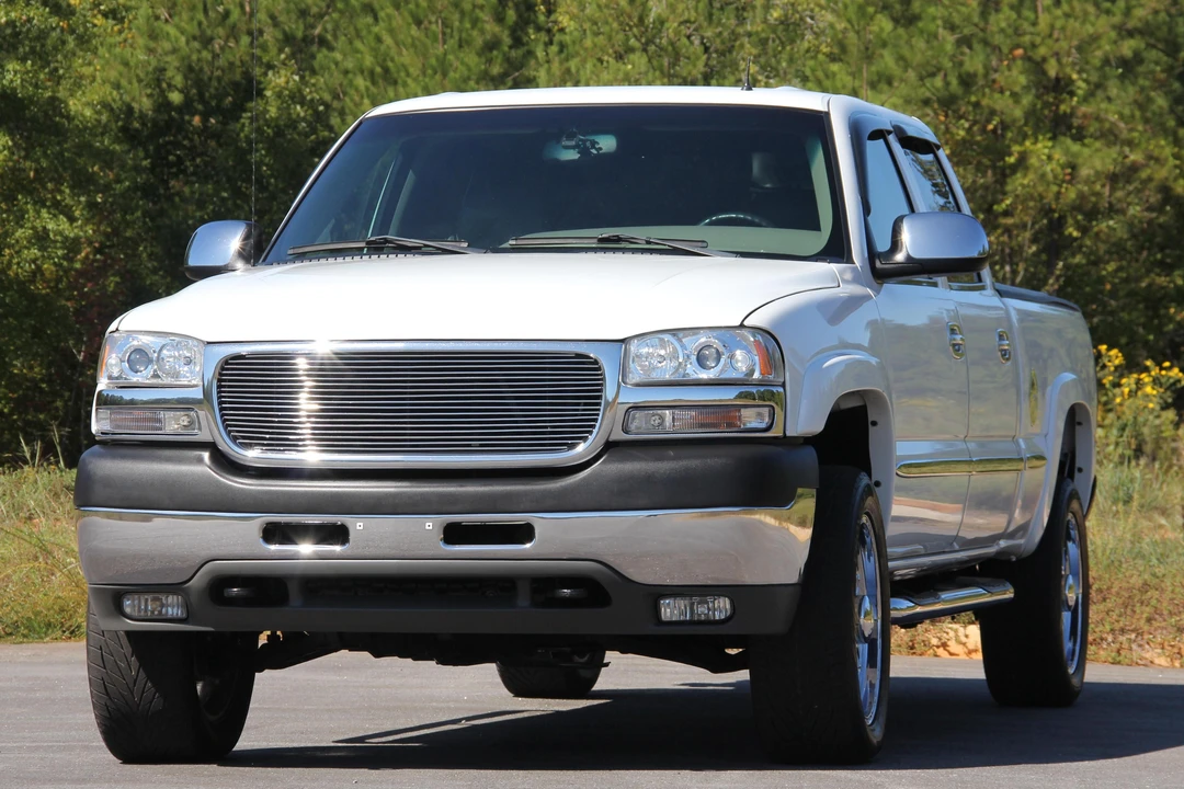2002 GMC Sierra Heavy Duty 2nd Gen - Image 2 of 17