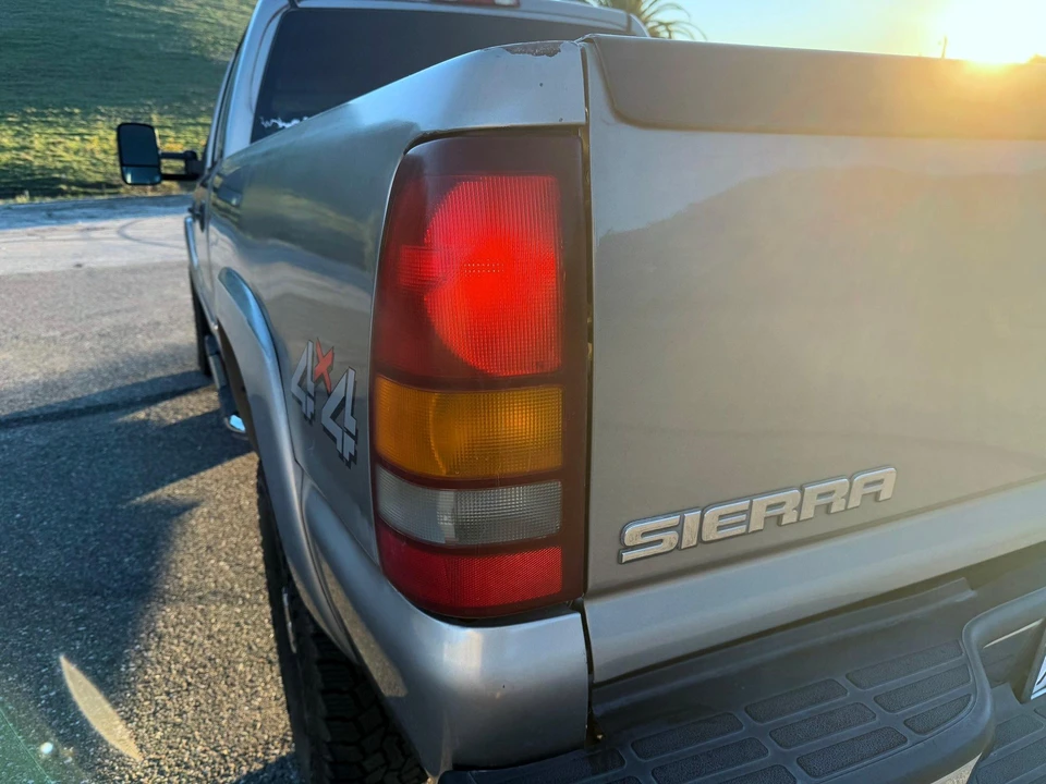2002 GMC Sierra Heavy Duty 2nd Gen - Image 24 of 31