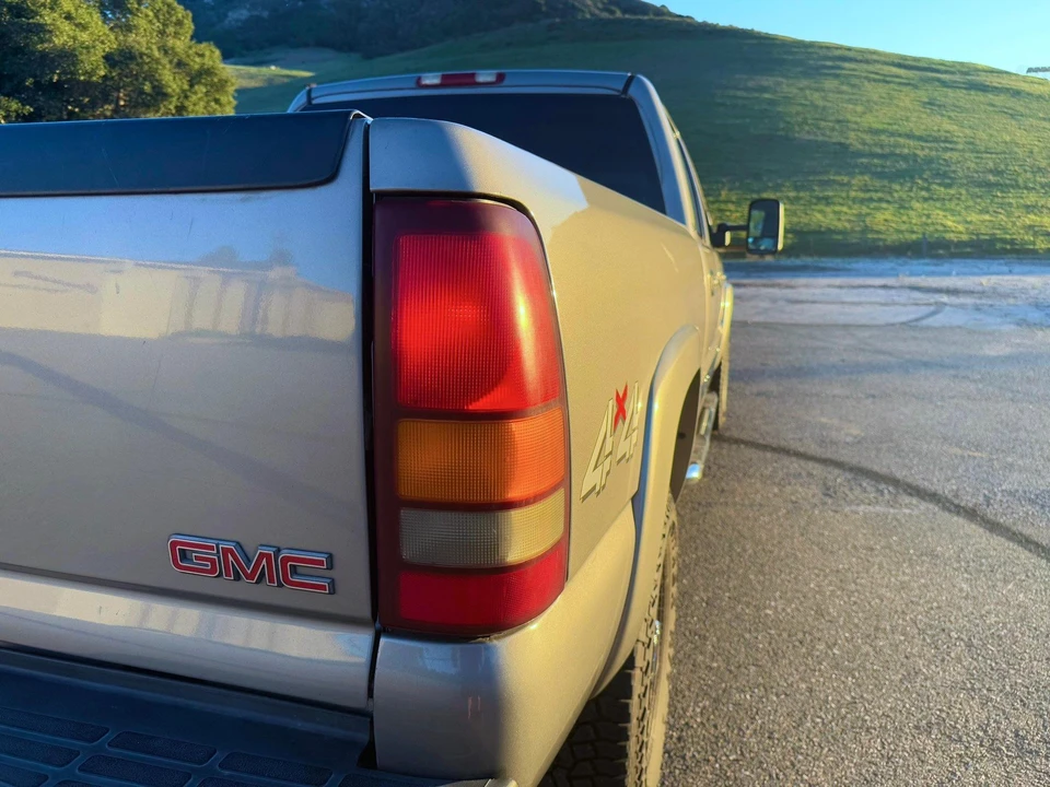 2002 GMC Sierra Heavy Duty 2nd Gen - Image 28 of 31