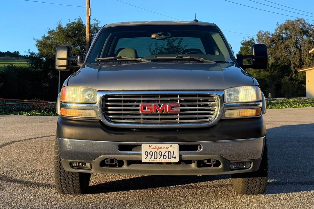 2002 GMC Sierra Heavy Duty 2nd Gen - Image 2 of 31