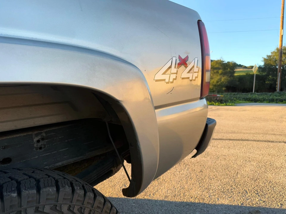 2002 GMC Sierra Heavy Duty 2nd Gen - Image 23 of 31