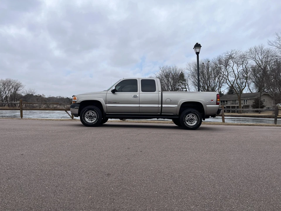 2002 GMC Sierra Heavy Duty 2nd Gen - Image 11 of 31