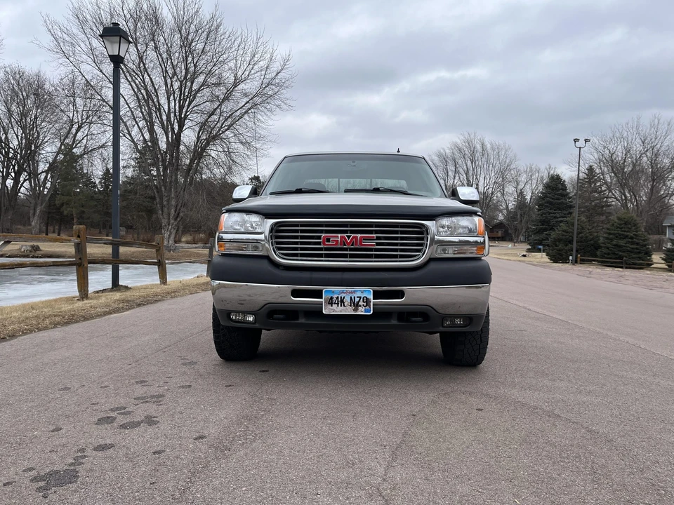 2002 GMC Sierra Heavy Duty 2nd Gen - Image 2 of 31