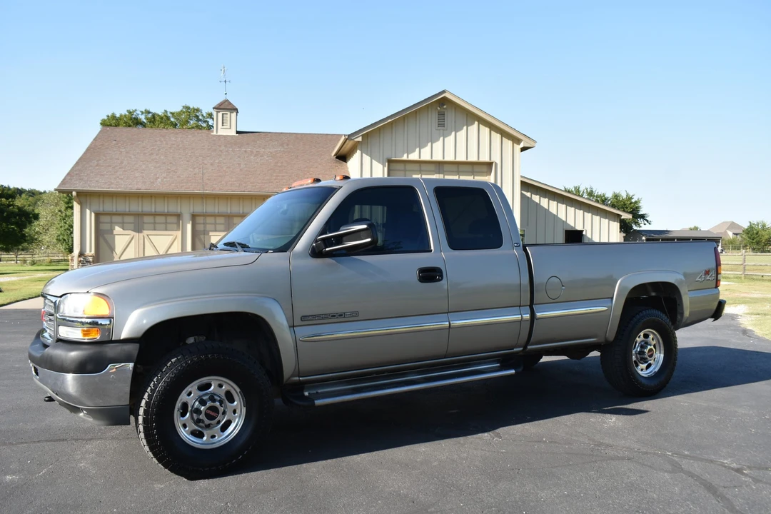 2002 GMC Sierra Heavy Duty 2nd Gen - Image 2 of 31