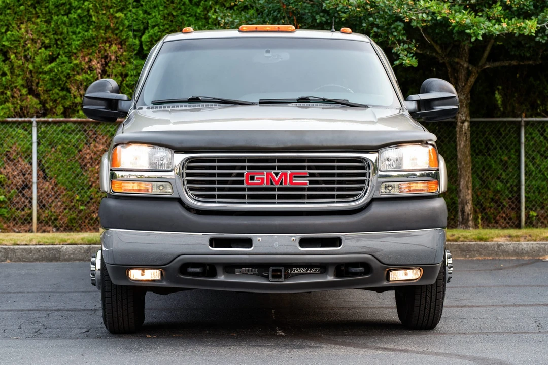 2002 GMC Sierra Heavy Duty 2nd Gen - Image 10 of 31