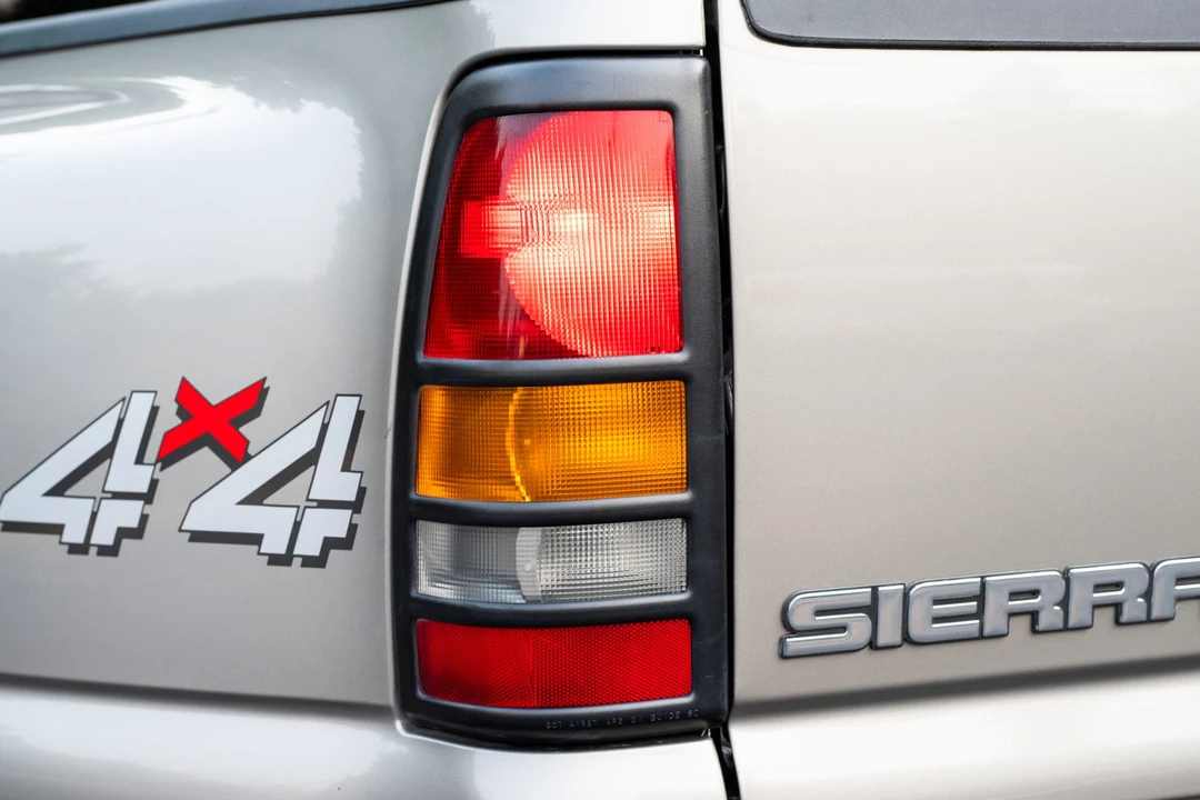 2002 GMC Sierra Heavy Duty 2nd Gen - Image 24 of 31