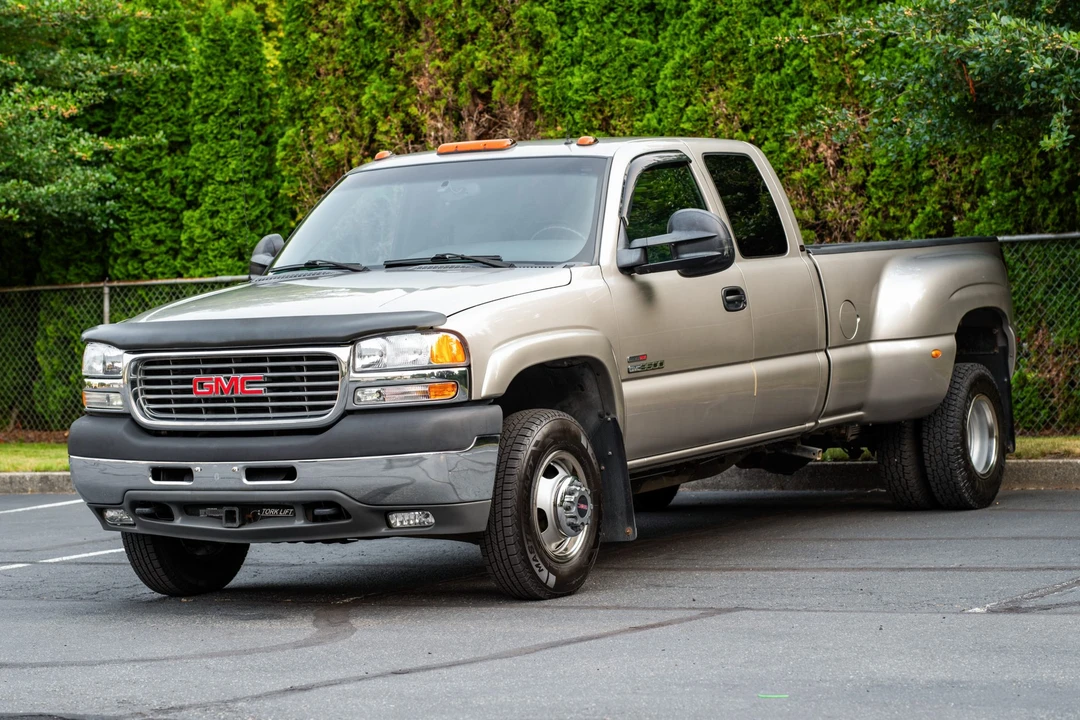2002 GMC Sierra Heavy Duty 2nd Gen - Image 2 of 31