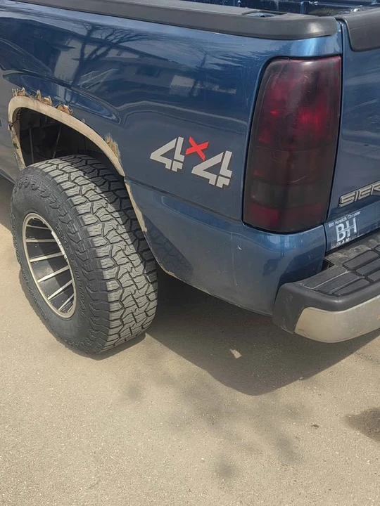 2002 GMC Sierra 1st Gen - Image 5 of 8